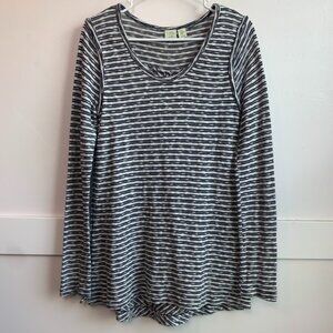 Lucy & Laurel Black & White Striped Long Sleeve Shirt